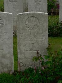 Etaples Military Cemetery - Magnusson, John